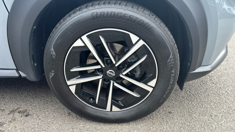 Nissan Juke 1.0 DiG-T N-Connecta 5dr DCT Petrol Hatchback